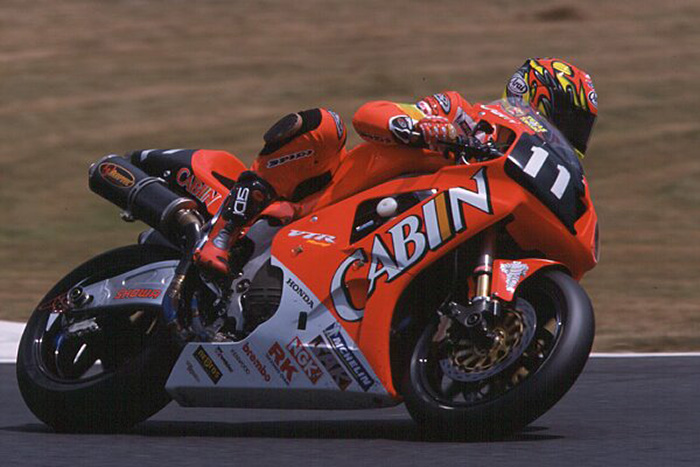 GUERRA BICILINDRICA – QUANDO HONDA SFIDÒ&nbsp;DUCATI.